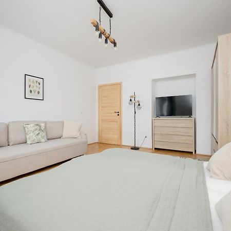 Spacious Apartment For 6 People Near The Old Town By Noclegi Renters Warsawa Bagian luar foto