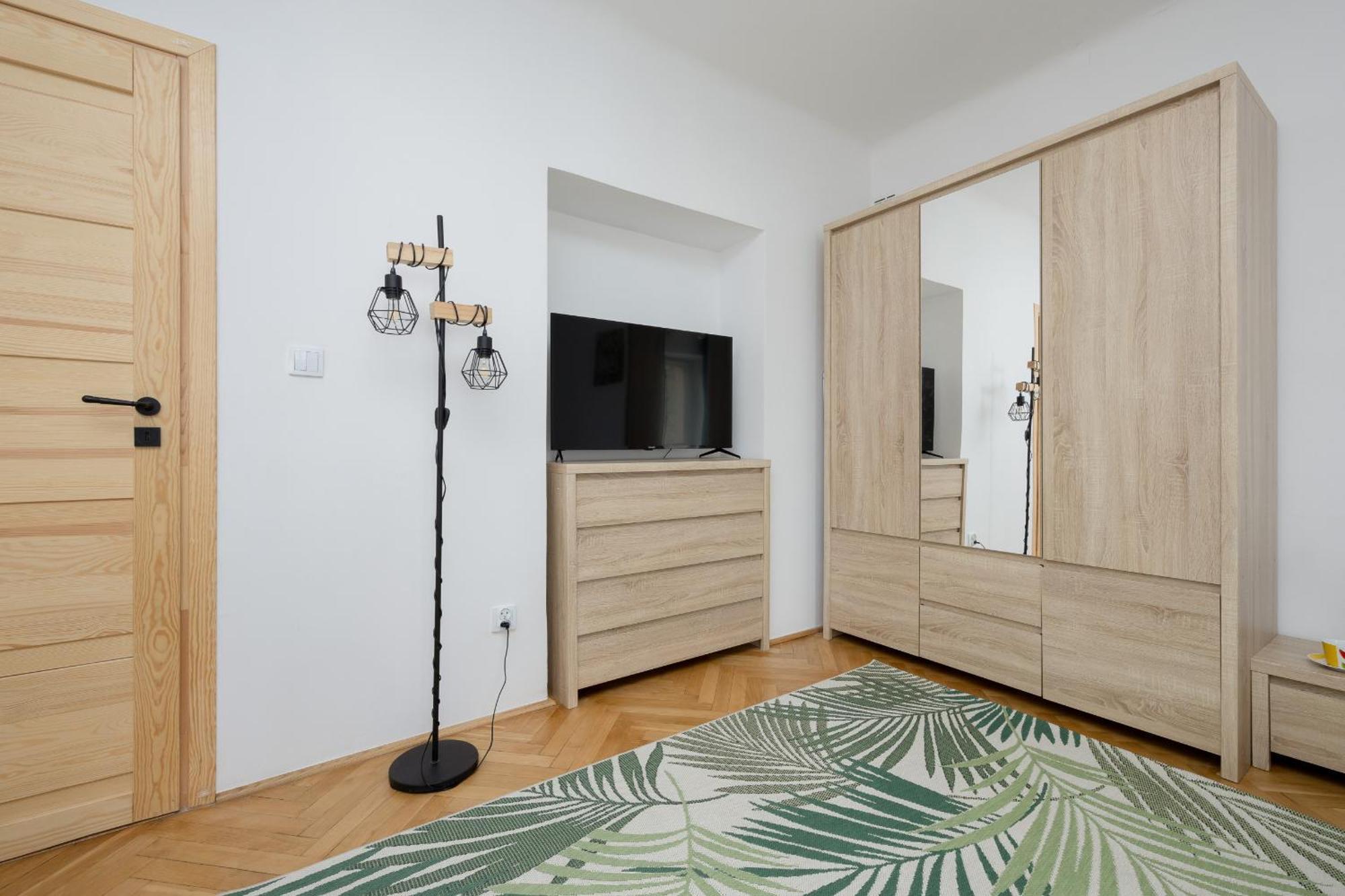 Spacious Apartment For 6 People Near The Old Town By Noclegi Renters Warsawa Bagian luar foto